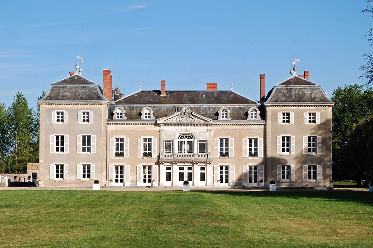 Best Wedding Venues Château de Varennes, France - Luxe Digital