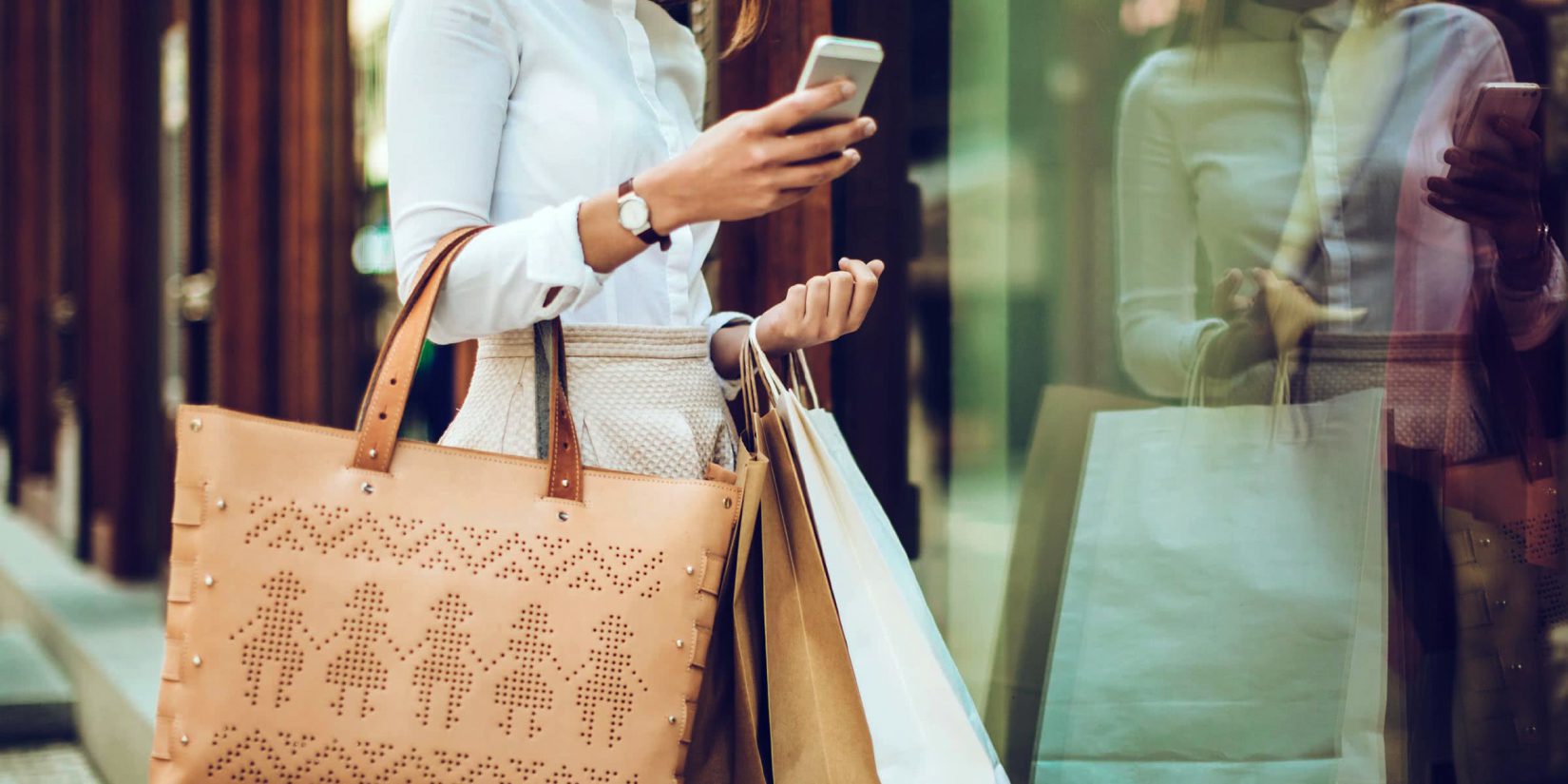 holiday shopping predictions top digial trends luxury retailers must know Luxe Digital