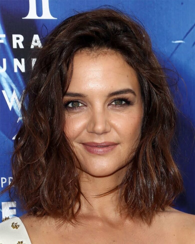 medium haircuts for women wavy hair - Luxe Digital